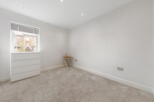 Flat for sale in Wanless Road, London