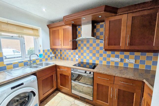 17 Chestnut Place, Edenbridge photo 3