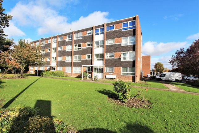 Flat to rent in Heathdene, Chase Side, Southgate