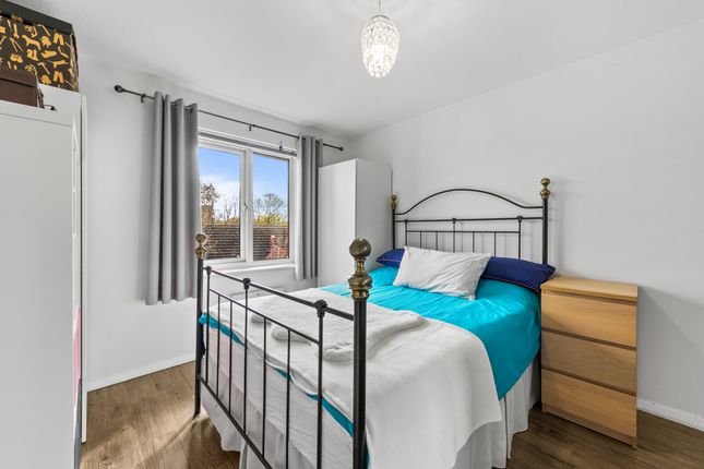 Flat for sale in Malyons Road, Ladywell, London
