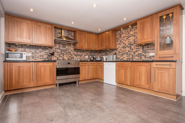 8, Orchard Close, Kettering photo 4
