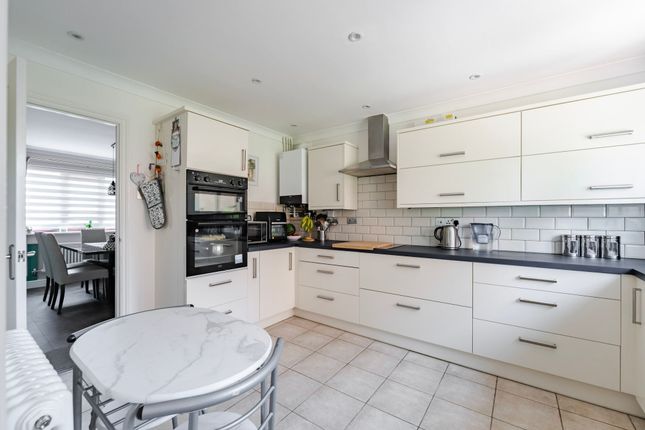 2 Valley Way, Fakenham photo 4