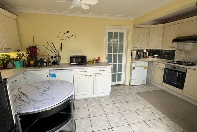 5, Markhams Chase, Essex photo 4