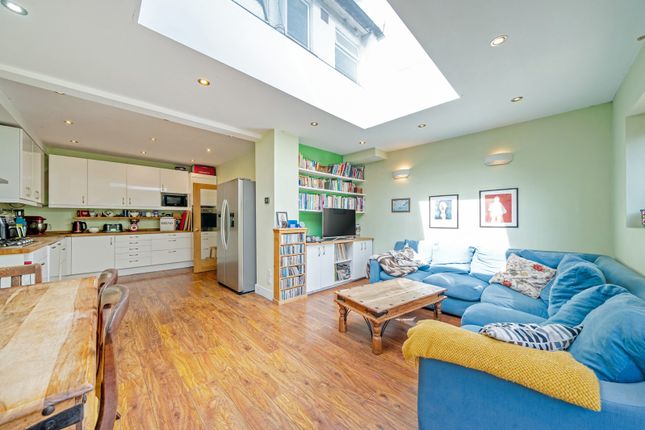 195, Moordown, Shooters Hill photo 2