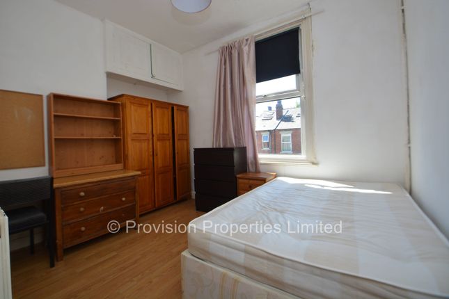 Terraced house to rent in Ebberston Terrace, Hyde Park, Leeds