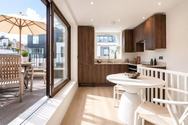 Munro Mews, London photo 3