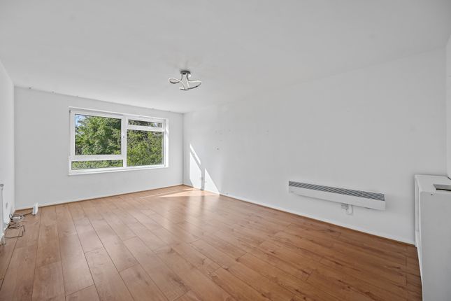Flat 7 Kingsclere Court, 116, Friern Park, LONDON photo 5