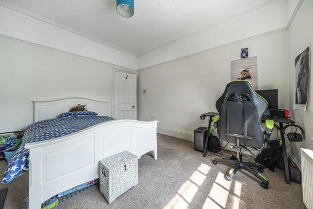End terrace house for sale in Clifton Hill, Brighton