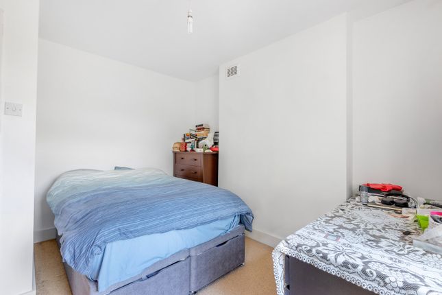 Flat for sale in York Road, Acton, London