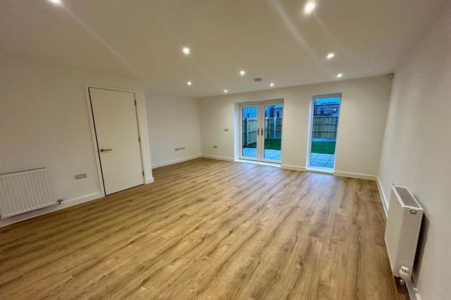 77, Furlong Way, Castle Irwell, Salford photo 3