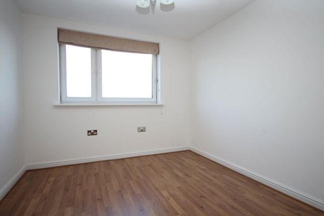 Flat 44, Pershore House, Singapore Road, London photo 5