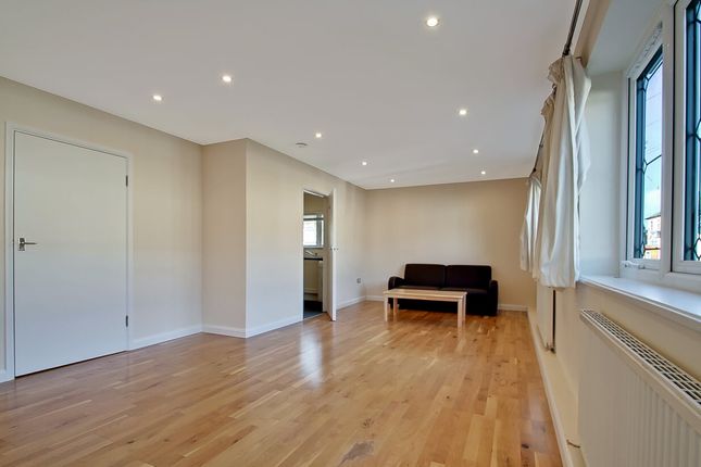 11B, Lincoln Road, London photo 4