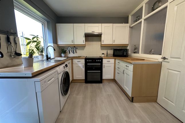 4, Vicarage Close, Brixham photo 3