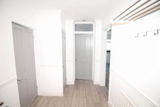 Flat to rent in Tyn-Y-Pwll Road, Whitchurch, Cardiff