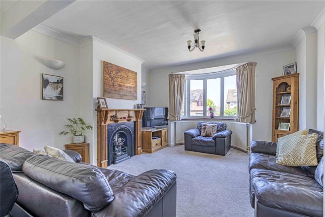 21, Wayside Avenue, Hertfordshire photo 2