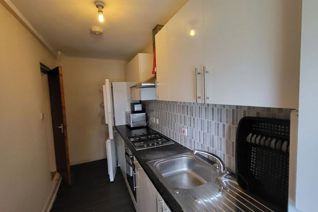 38 Lees Hall Crescent, Manchester photo 4