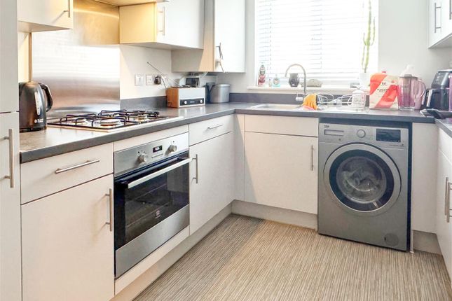 26, Neal Crescent, Littlehampton photo 4