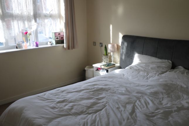 Flat for sale in Crowe Road, Bedford