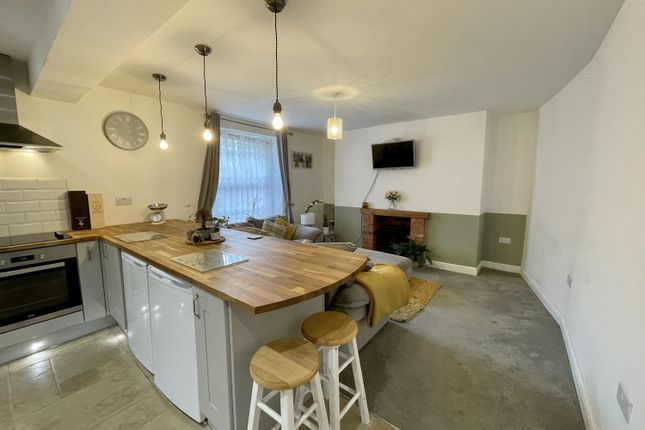 Flat to rent in Garden Apartment, Prestbury Road