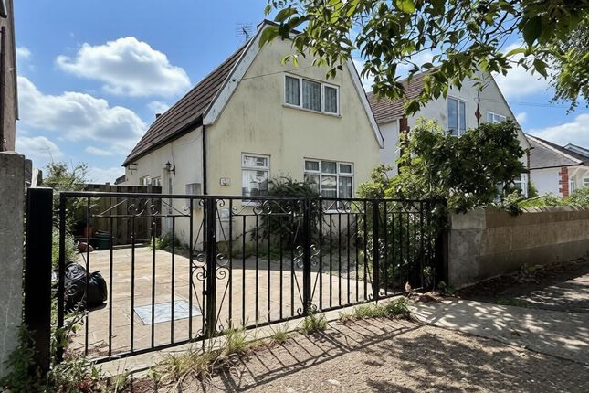 2-bed house on 21, Elm Road, Benfleet, £200,000