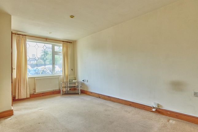 111, Derby Road, Hinckley photo 3