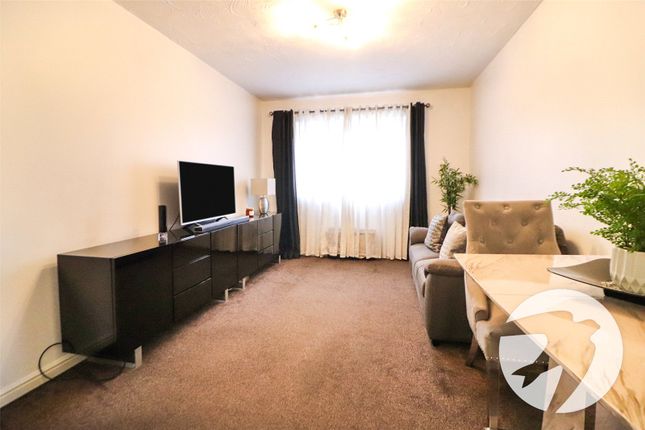 81, Chandlers Drive, Erith photo 3