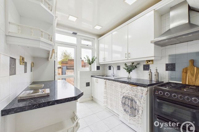 18 Chadacre Avenue, Ilford photo 3