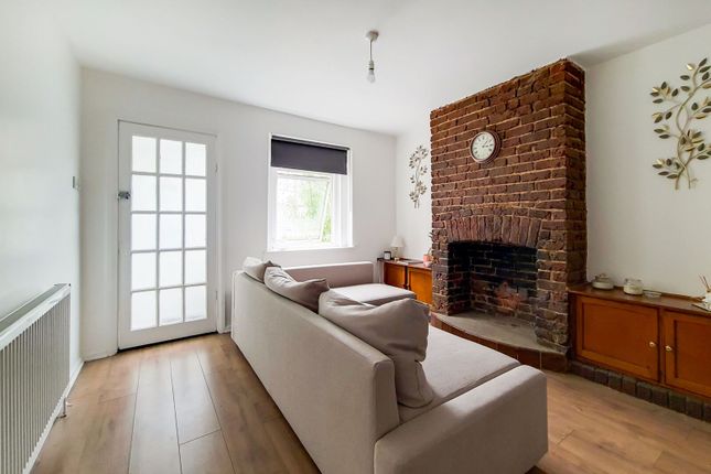 2-bed house on Tamworth Lane, Mitcham, £1,875/mo