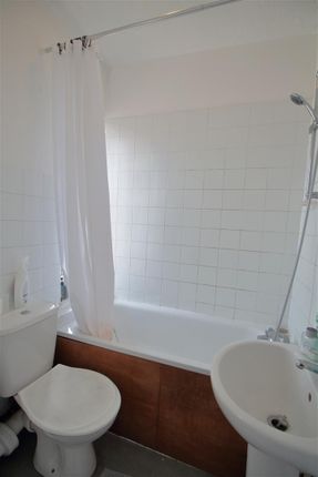 Flat to rent in Brixton Hill, London