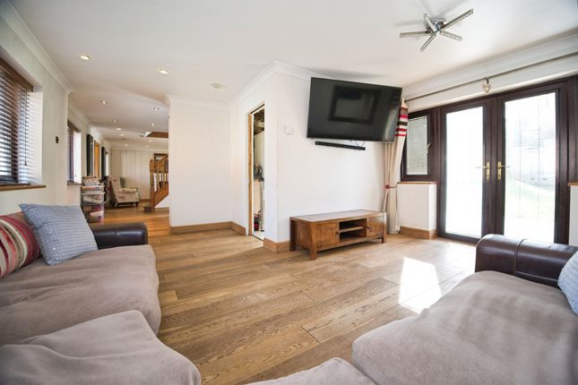 5, St. Illtyds Close, Bridgend photo 2