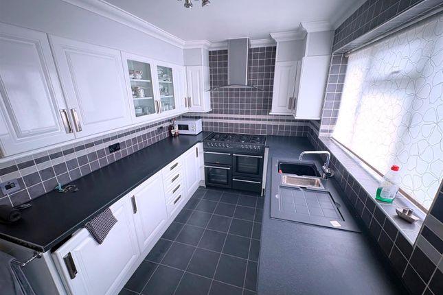 24, Egerton Close, Swindon photo 3