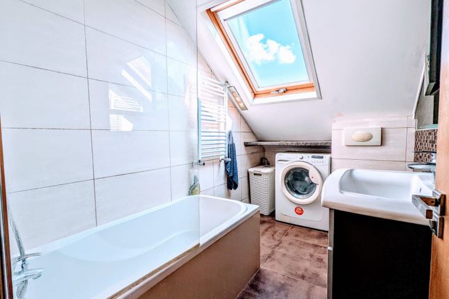 Flat 3 (TFF), London photo 4