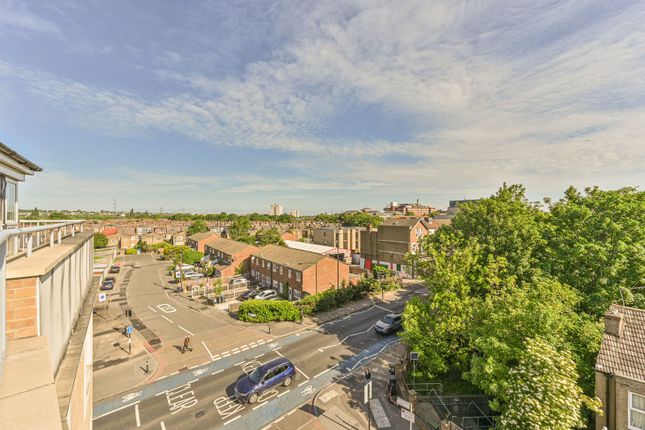 High Street Colliers Wood, Colliers Wood photo 4