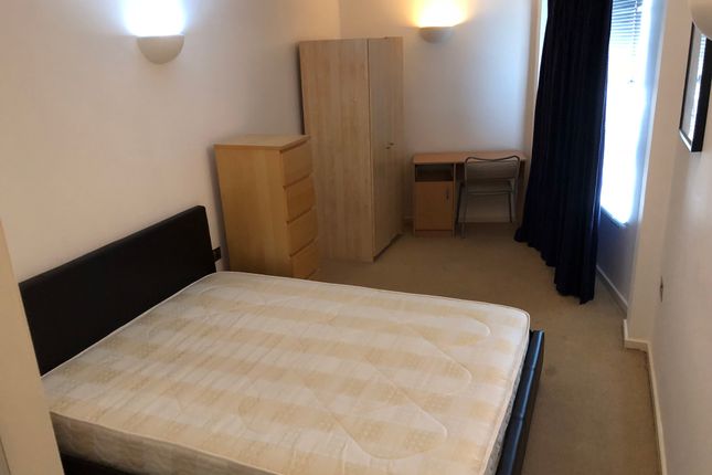 27, Leeds photo 5