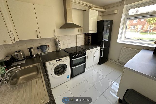 Halliday House Christian Street, London photo 5