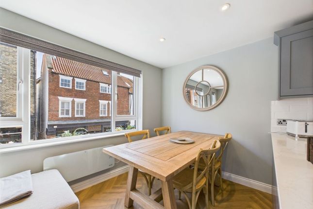 Sea Apartment, 6 Bridge Street, Whitby photo 4