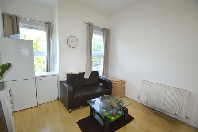 81b, Leigham Vale, London photo 3