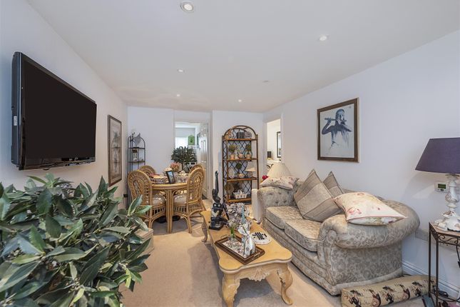 Flat for sale in North Court, Buckwood Road, Markyate
