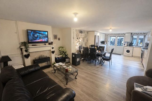 2, Calver Road, Keighley photo 4
