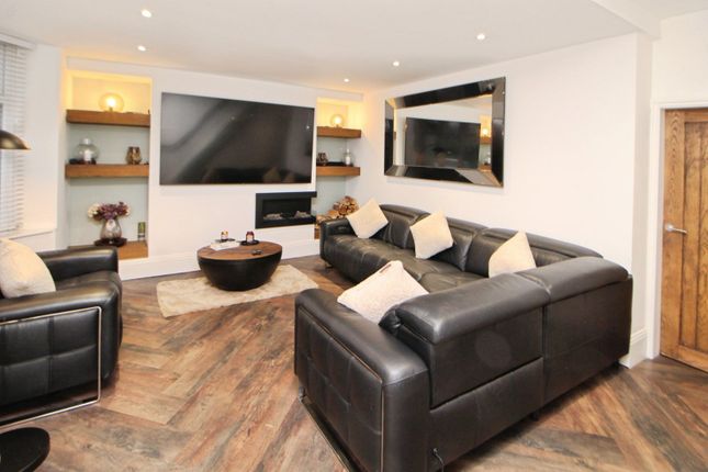 65, Woolley Lane, Hyde photo 2