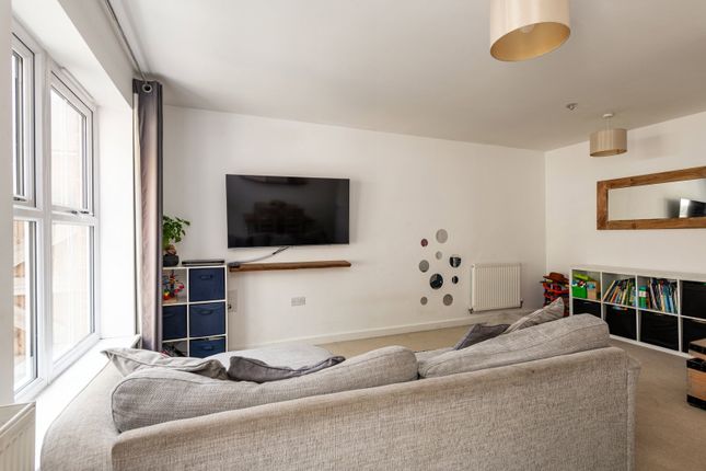 20, Tram Way, Rochester photo 3