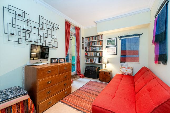 Flat for sale in Chesterton Road, London