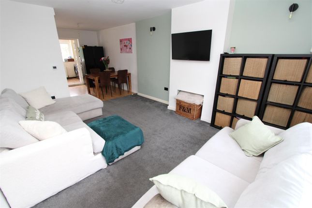 69, Albert Avenue, Bradford photo 5