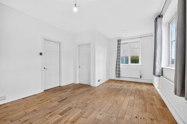 22, Hyde View Road, Harpenden photo 3