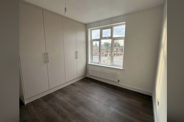 Flat 5, 242-244a, Yeading Lane, Hayes photo 4
