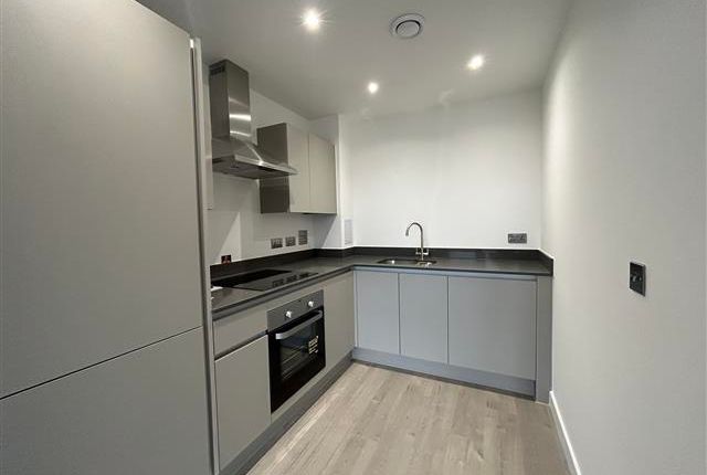 Thumbnail Flat to rent in Buckingham Road, Bletchley
