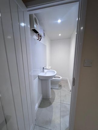 142, Faggs Road, Feltham photo 3