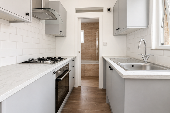 490, Westcliff-on-Sea photo 2