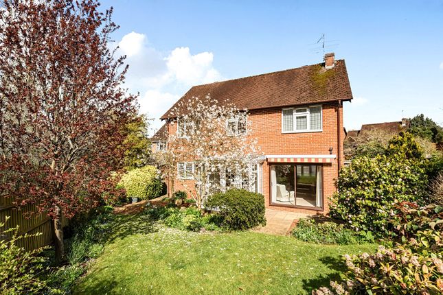 20, George Eliot Close, Witley photo 3