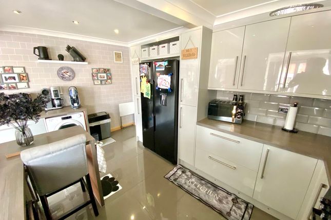 16, Walton Court, Fareham photo 3